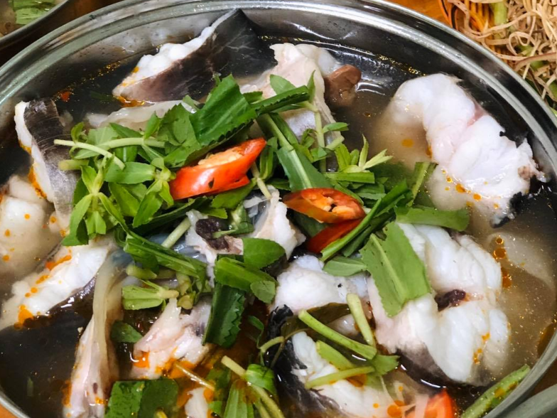 Lẩu canh chua cá lăng