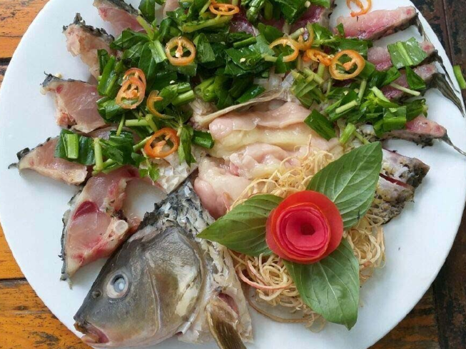 Lẩu thái chép giòn