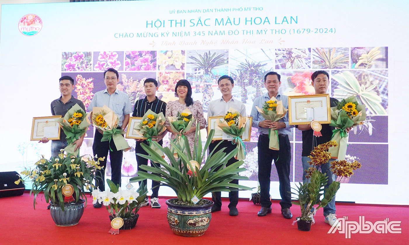 Hội thi và trưng bày hoa lan chào mừng kỷ niệm 345 năm Đô thị Mỹ Tho - Có 5 tác phẩm hoa lan đoạt giải Nhất