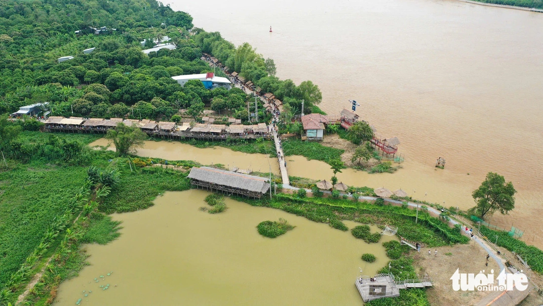 Chợ quê bên cồn có gì khiến khách gần xa nô nức?