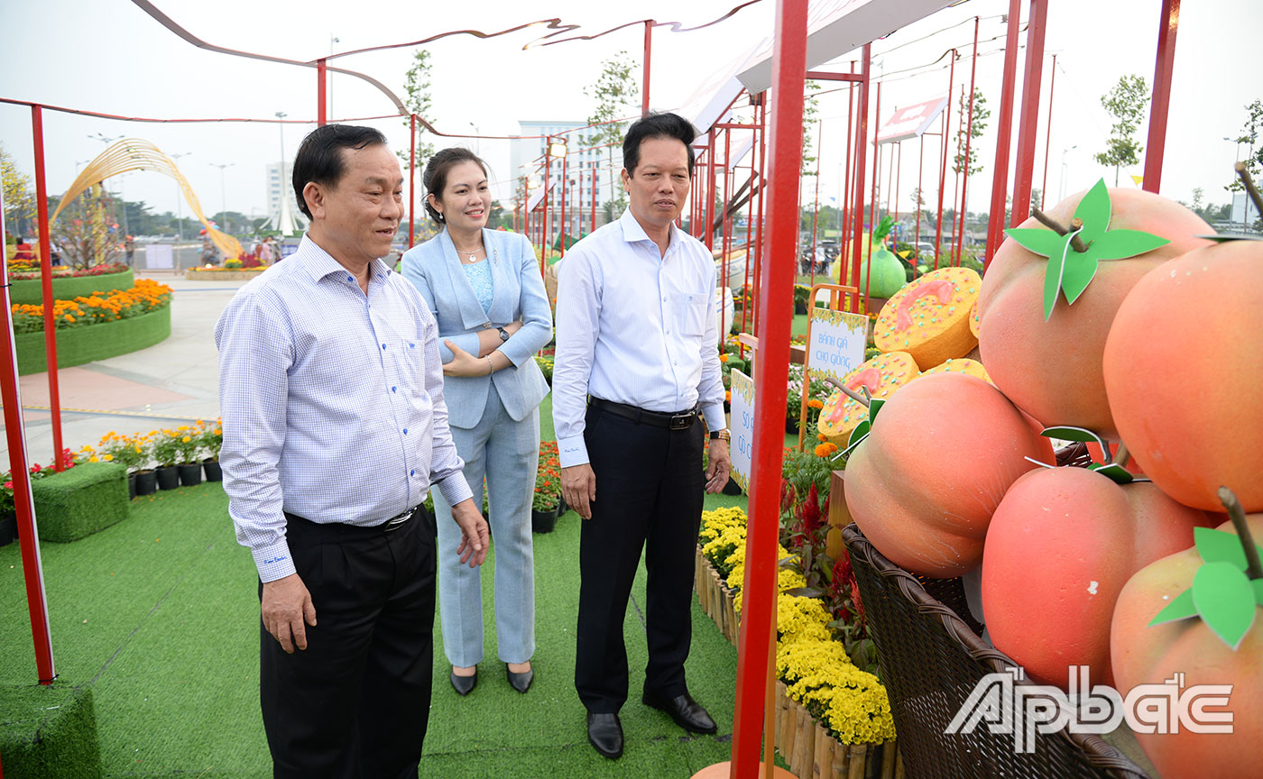 Lãnh đạo UBND tỉnh Tiền Giang kiểm tra tiến độ thi công Đường hoa Xuân Ất Tỵ 2025